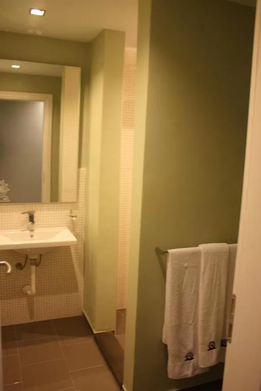 Bologna 7 - STD DBL 1.jpg